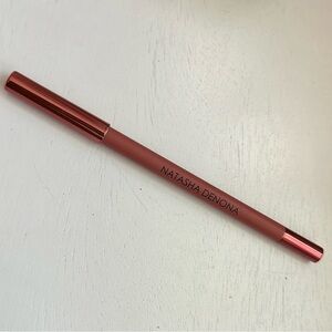 NATASHA DENONA I Need a Rose Long Lasting Easy Glide Lip Pencil in Daphne P4